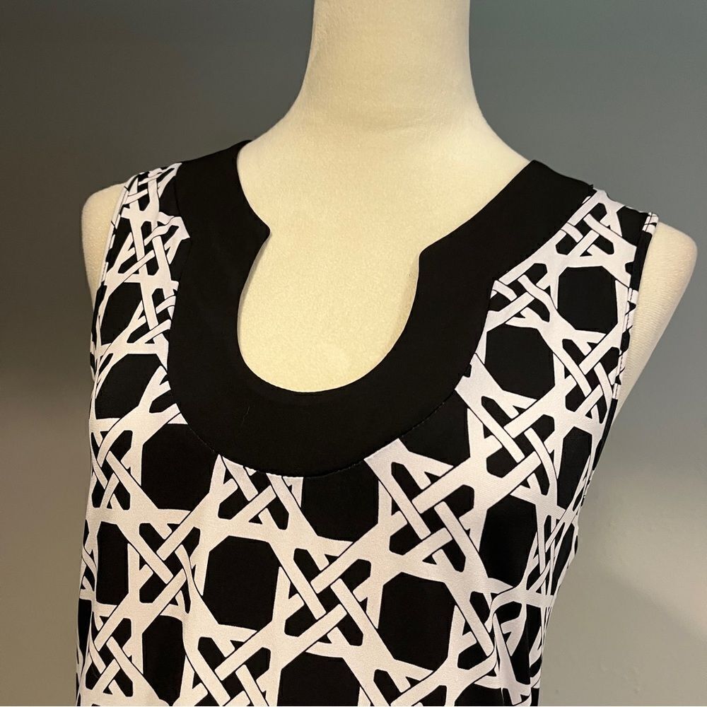 WHBM sleeveless geometrical sleeveless blouse/tunic‎ - Picture 2 of 13
